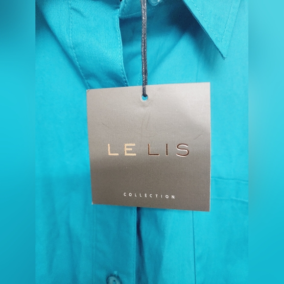 NWT LELIS women's blue button down, size Medium, business casual, new, pocket - Picture 2 of 10